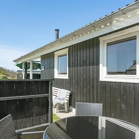 Semesterbostad Hubert - 150m From The Sea By Interhome