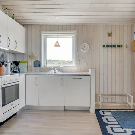 Semesterbostad Hubert - 150m From The Sea By Interhome *