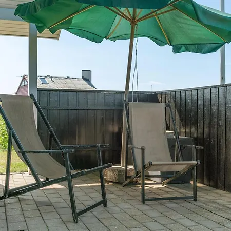 Semesterbostad Hubert - 150m From The Sea By Interhome *